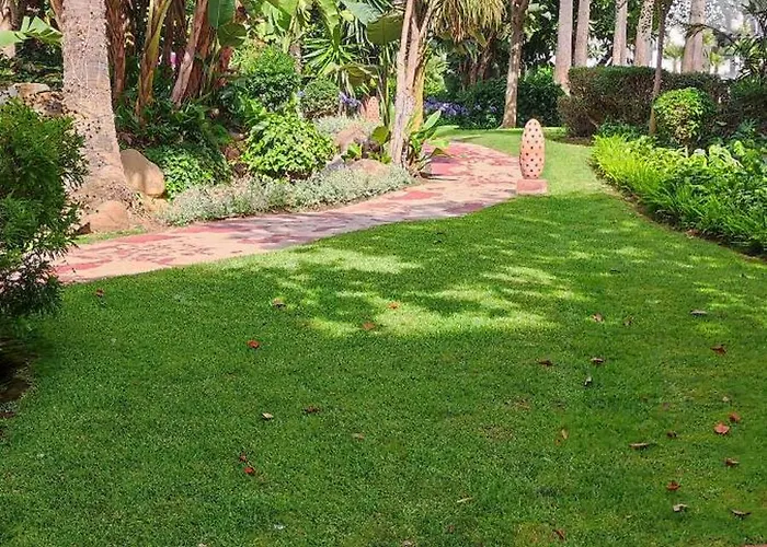Oasis With 2 Bedrooms In Jardines Del Puerto Marbella