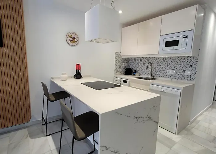 Oasis With 2 Bedrooms In Jardines Del Puerto Marbella