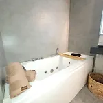 Oasis With 2 Bedrooms In Jardines Del Puerto Apartment Marbella