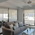 Oasis With 2 Bedrooms In Jardines Del Puerto Apartment Marbella