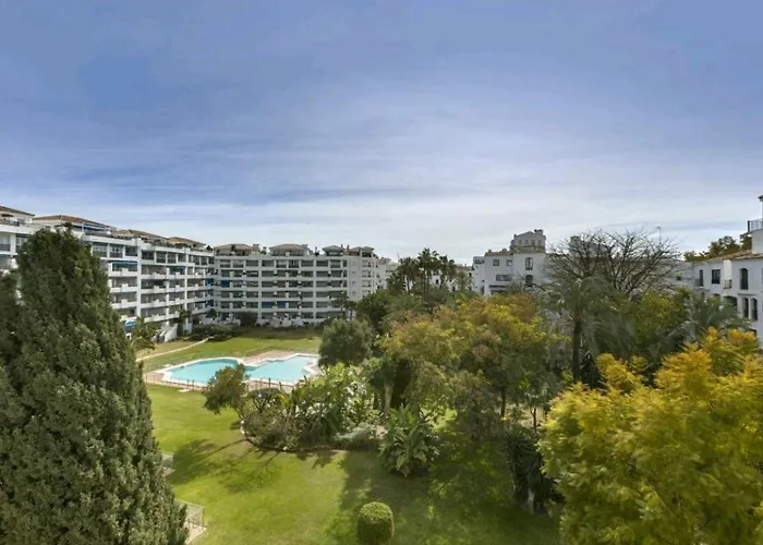 Oasis With 2 Bedrooms In Jardines Del Puerto Marbella