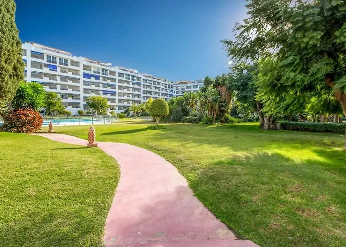 Apartment Oasis With 2 Bedrooms In Jardines Del Puerto Marbella